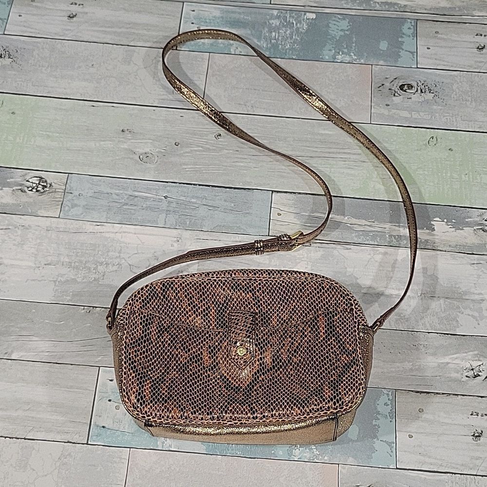 GILI Gold Crossbody Perfect for Fall!